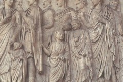 “Although male and female clothes actually differed, the artists of antiquity and the early Middle Ages showed men and women similarly draped and of similar size and shape. All clothing has been uniformly stylized so as to unite rather than separate the sexes.” –Anne Hollander, Sex and Suits (Image via Wikimedia)